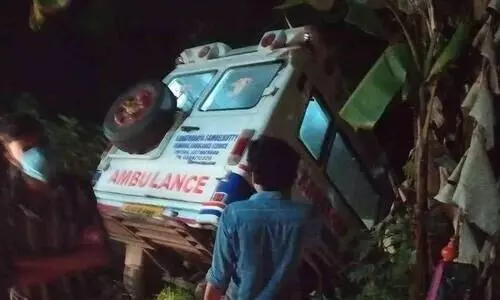 ആംബുലൻസ് നിയന്ത്രണം വിട്ട് മറിഞ്ഞു