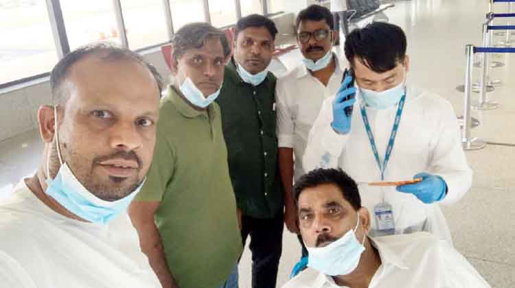 നാട്ടുകാർ സഹായിച്ചു; നജീബ് നാടണഞ്ഞു നാട്ടുകാർ സഹായിച്ചു; നജീബ് നാടണഞ്ഞു