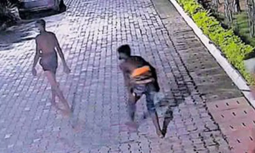 നഗരത്തില് കുറുവ സംഘത്തിെൻറ സാന്നിധ്യം; ശ്രദ്ധ വേണമെന്ന് പൊലീസ് നഗരത്തില് കുറുവ സംഘത്തിെൻറ സാന്നിധ്യം; ശ്രദ്ധ വേണമെന്ന് പൊലീസ്