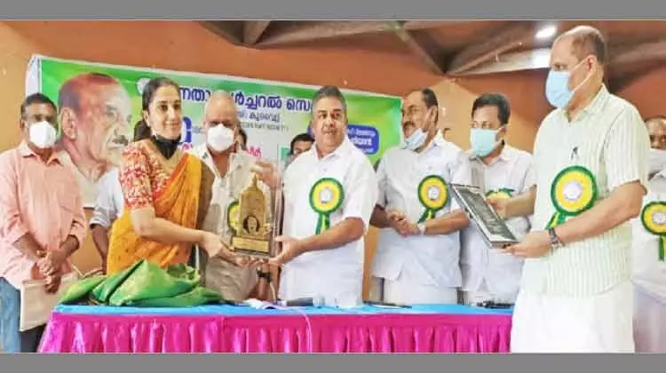 ഒമ്പതാമത് വൈക്കം മുഹമ്മദ് ബഷീർ പുരസ്കാരം കെ. രേഖക്ക് നൽകി ഒമ്പതാമത് വൈക്കം മുഹമ്മദ് ബഷീർ പുരസ്കാരം കെ. രേഖക്ക് നൽകി