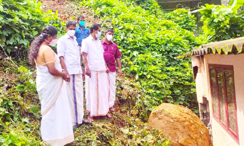 പാറ വീണ് വീടി​െൻറ ചുമർ തകർന്നു