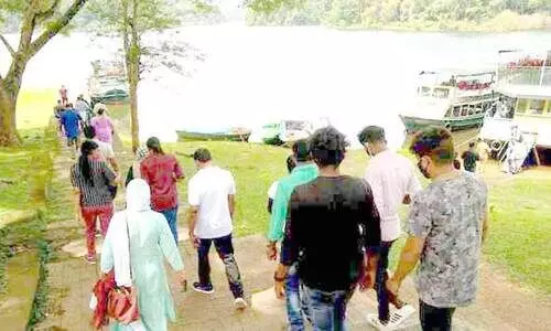 വി​നോ​ദ​സ​ഞ്ചാ​രി​ക​ൾ എ​ത്തി; തേ​ക്ക​ടി​യു​ടെ മാ​നം തെ​ളി​ഞ്ഞു