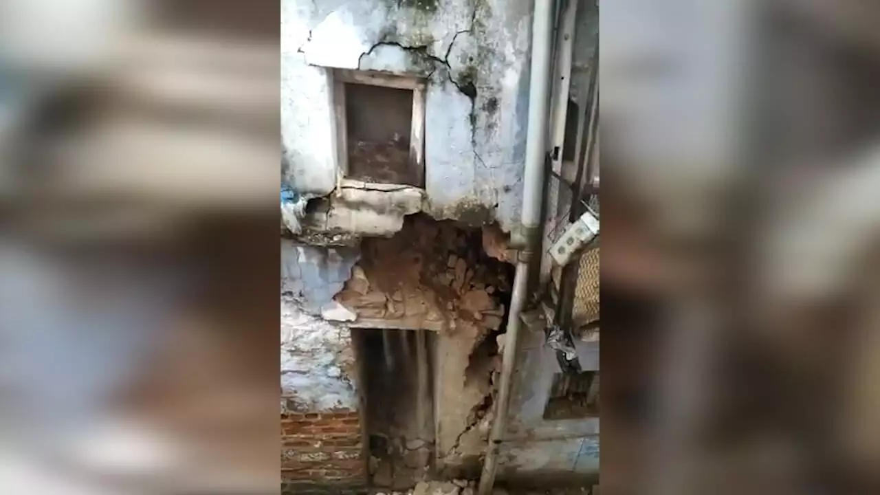 കനത്ത മഴ: മധ്യപ്രദേശിൽ 100 വർഷം പഴക്കമുള്ള വീട് തകർന്നു- വീഡിയോ