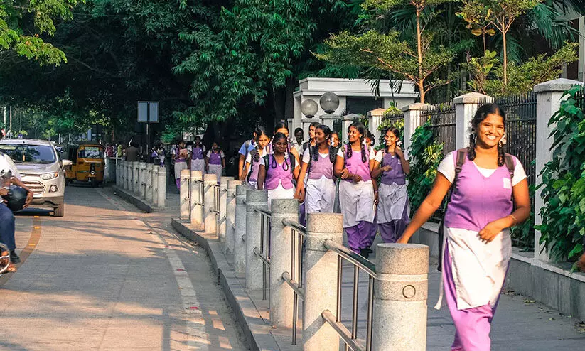 നാളെ മുതൽ തിയറ്ററുകള്‍ തുറക്കും​; സെപ്​റ്റംബറിൽ സ്​കൂളുകളും:  ലോക്​ഡൗണിൽ കൂടുതൽ ഇളവുകളുമായി തമിഴ്​നാട്​ സർക്കാർ