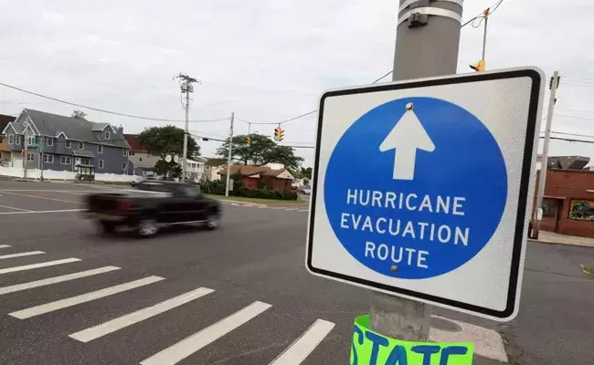 ചുഴലിക്കാറ്റ് ഭീതിയിൽ യു.എസ് തലസ്ഥാനനഗരം; അടിയന്തരാവസ്ഥ പ്രഖ്യാപിച്ചു ചുഴലിക്കാറ്റ് ഭീതിയിൽ യു.എസ് തലസ്ഥാനനഗരം; അടിയന്തരാവസ്ഥ പ്രഖ്യാപിച്ചു