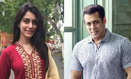 അഫ്ഗാനി ആയതിന് ബോളിവുഡ് നടി വറീന ഹുസൈനെതിരെ ട്രോൾ