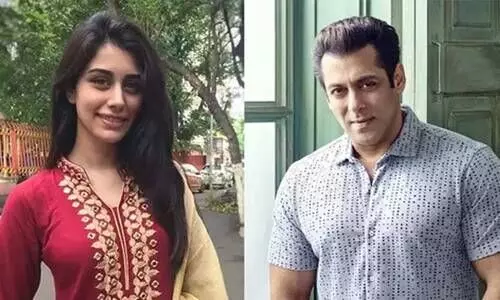 അഫ്ഗാനി ആയതിന് ബോളിവുഡ് നടി വറീന ഹുസൈനെതിരെ ട്രോൾ