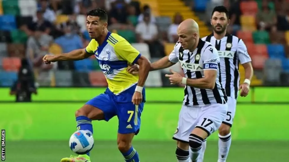 യുവെ ആദ്യ ഇലവനിൽനിന്ന്​ പുറത്തായി ക്രിസ്​റ്റ്യാനോ; ടീം വിടാൻ അനുമതി തേടിയെന്ന അഭ്യൂഹം വീണ്ടും