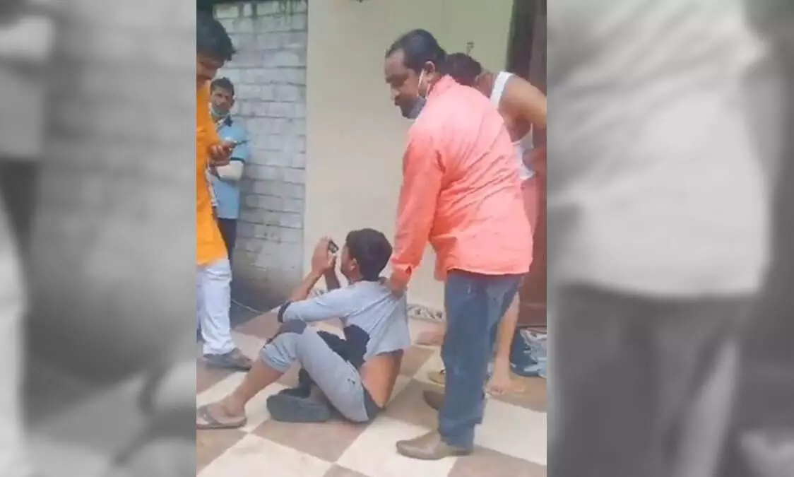 ഹിന്ദു പ്രദേശത്ത്​ കച്ചവടം നടത്തിയതിന്​ മുസ്​ലിം യുവാവിന്​ ക്രൂര മർദനം, ന്യായീകരിച്ച്​ ബി.ജെ.പി മന്ത്രി VIDEO