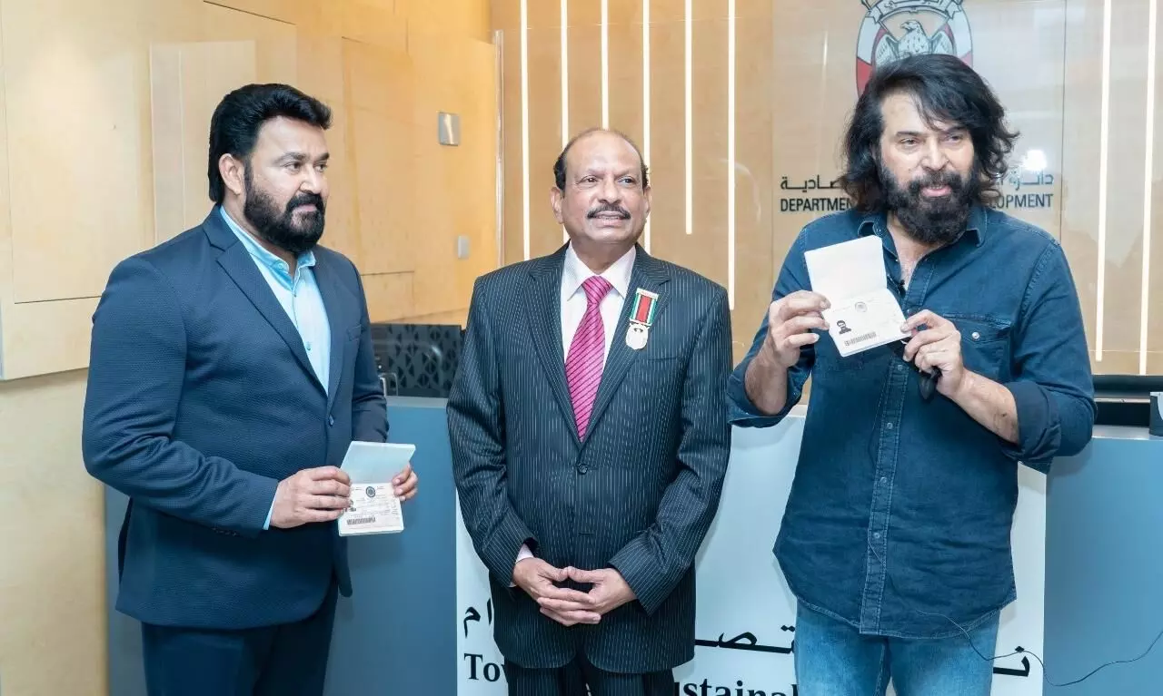 മമ്മൂട്ടിയും മോഹൻലാലും ഗോൾഡൻ വിസ സ്വീകരിച്ചു