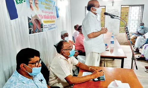 പൂ​ക്കോ​ട്ടൂ​ർ സ​മ​ര​ത്തെ വ​ർ​ഗീ​യ ല​ഹ​ള​യാ​യി   ചി​ത്രീ​ക​രി​ക്കു​ന്ന​ത് നീ​തി​കേ​ട്