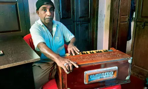 രോഗശയ്യയിലും സംഗീതത്തെ മുറുകെപ്പിടിച്ച് നല്ലവൻ മുഹമ്മദ് രോഗശയ്യയിലും സംഗീതത്തെ മുറുകെപ്പിടിച്ച് നല്ലവൻ മുഹമ്മദ്