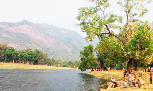 അടച്ചിട്ടും കക്കയം, കരിയാത്തുംപാറ ടൂറിസം മേഖലയിലേക്ക് സന്ദർശക പ്രവാഹം