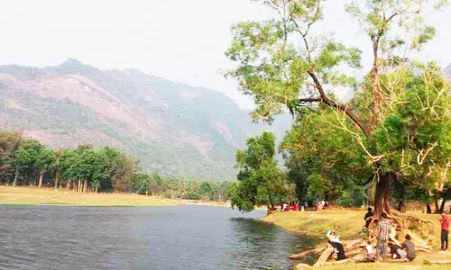അടച്ചിട്ടും കക്കയം, കരിയാത്തുംപാറ ടൂറിസം മേഖലയിലേക്ക് സന്ദർശക പ്രവാഹം