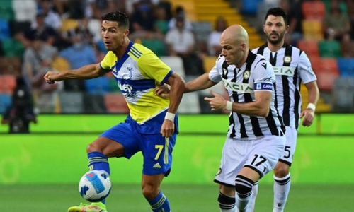 യുവെ ആദ്യ ഇലവനിൽനിന്ന്​ പുറത്തായി ക്രിസ്​റ്റ്യാനോ; ടീം വിടാൻ അനുമതി തേടിയെന്ന അഭ്യൂഹം വീണ്ടും