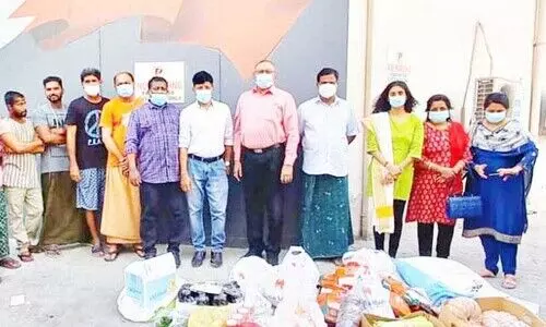 തി​രു​വോ​ണ വി​ഭ​വ​ങ്ങ​ള്‍ കൈ​മാ​റി