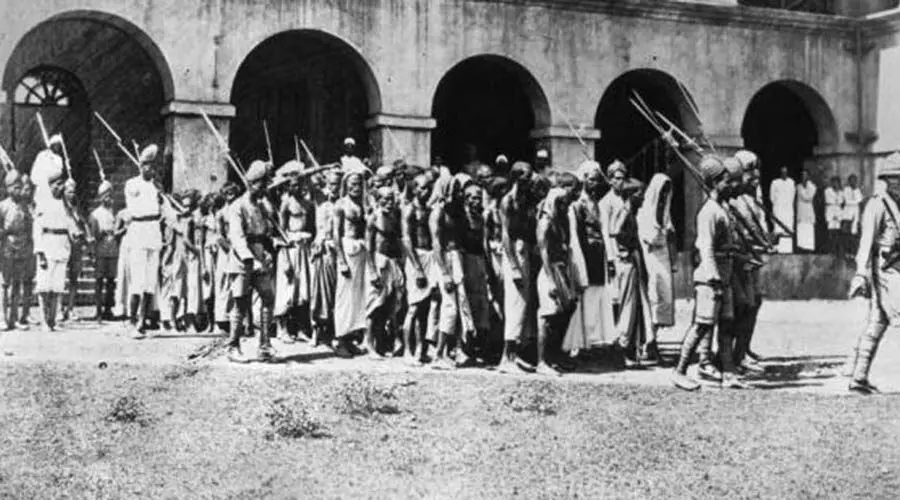 ര​ക്തസാ​ക്ഷി​ക​ളെ മാ​യ്​​ക്കാ​നൊ​രു​ങ്ങു​ന്ന   മാ​പ്പു​സാ​ക്ഷി​ക​ൾ