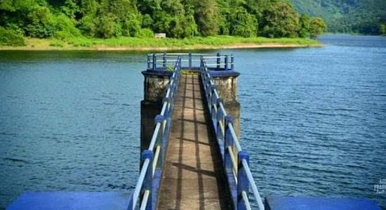 വിനോദസഞ്ചാര കേന്ദ്രങ്ങളിൽ തിരക്കേറുന്നു വിനോദസഞ്ചാര കേന്ദ്രങ്ങളിൽ തിരക്കേറുന്നു