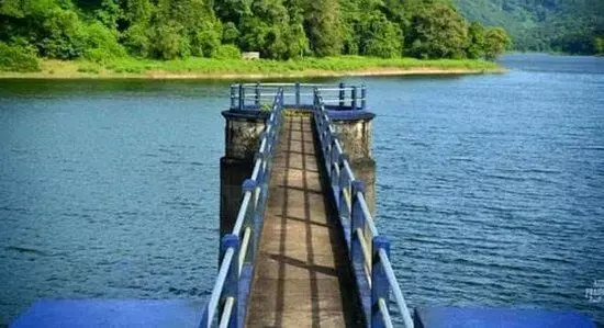 വിനോദസഞ്ചാര കേന്ദ്രങ്ങളിൽ തിരക്കേറുന്നു വിനോദസഞ്ചാര കേന്ദ്രങ്ങളിൽ തിരക്കേറുന്നു