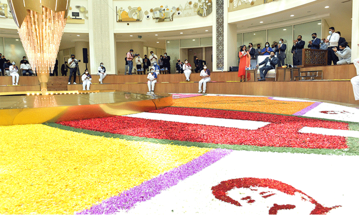 ലാലേട്ടൻ വാക്കുപാലിച്ചു; നഴ്​സുമാരെ കാണാനെത്തി