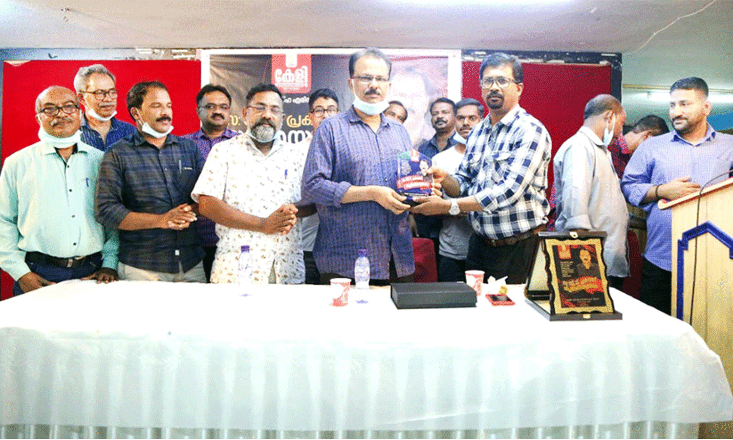 പ്ര​കാ​ശ​ന് കേ​ളി യാ​ത്ര​യ​യ​പ്പ് ന​ൽ​കി