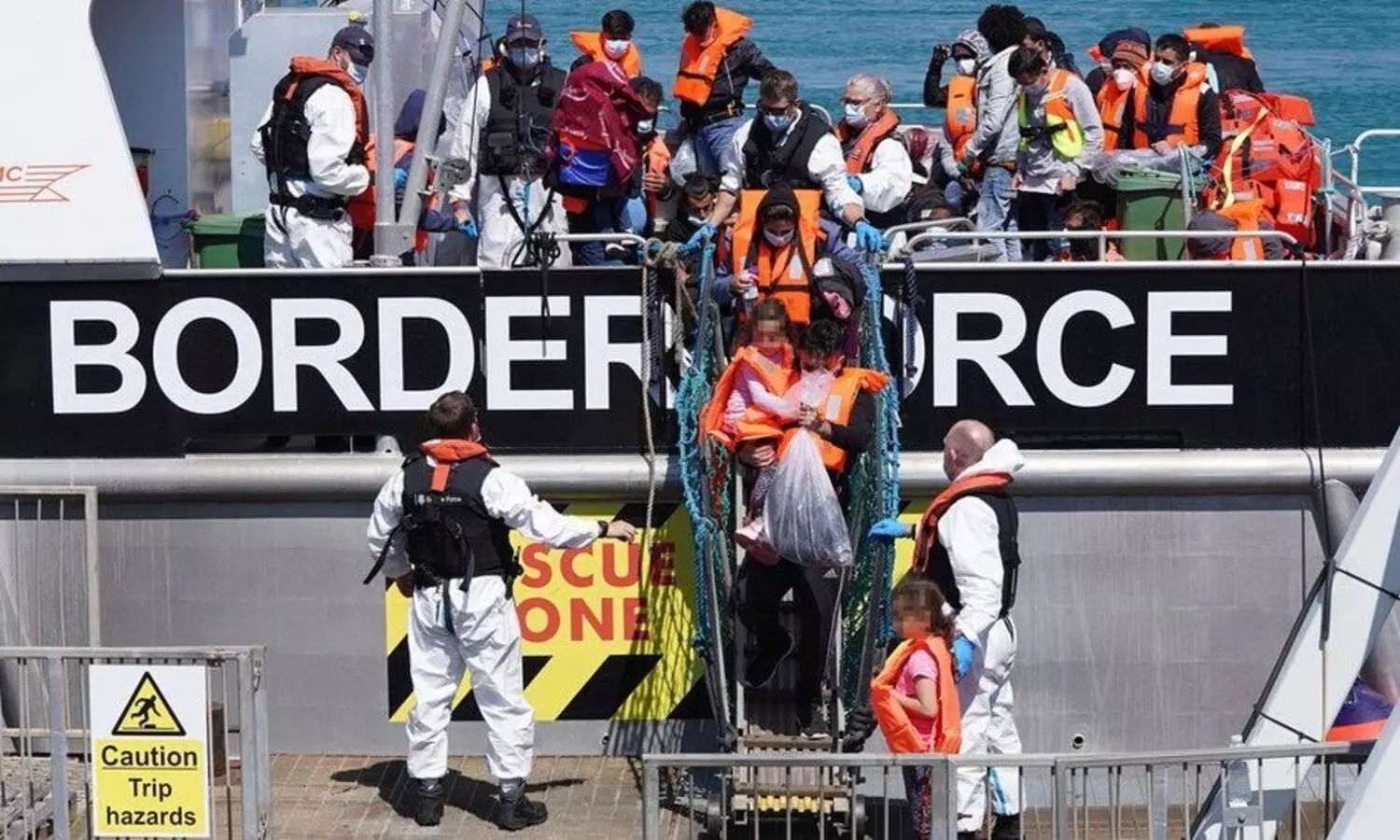 ഇംഗ്ലീഷ്​ ചാനൽ മുറിച്ചുകടന്ന്​ അഭയാർഥി പ്രവാഹം; ഒറ്റദിനം യു.കെയിലെത്തിയത്​ 800 പേർ