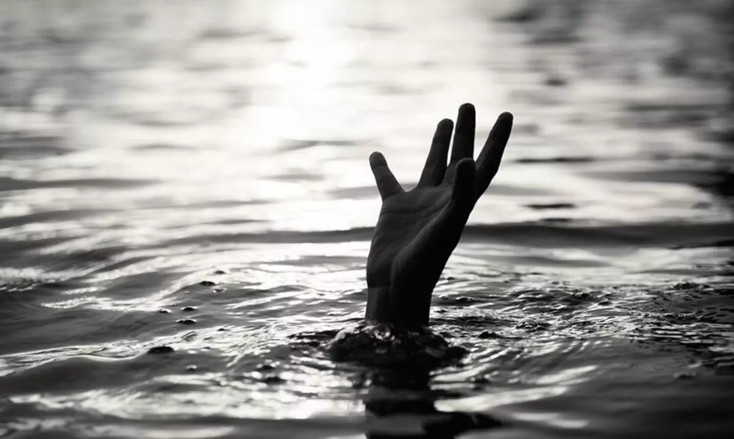 സുഹൃത്തുക്കൾക്കൊപ്പം പെരിയാറിൽ കുളിക്കാനിറങ്ങിയ യുവാവിനെ കാണാതായി