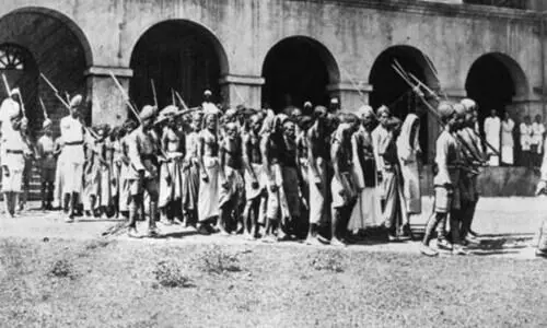 ര​ക്തസാ​ക്ഷി​ക​ളെ മാ​യ്​​ക്കാ​നൊ​രു​ങ്ങു​ന്ന   മാ​പ്പു​സാ​ക്ഷി​ക​ൾ