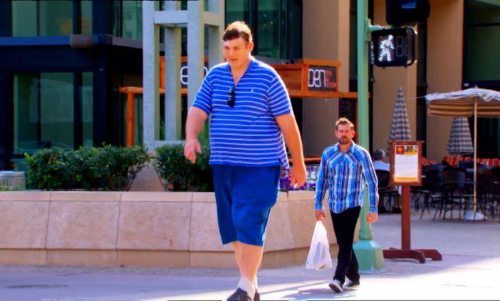 അമേരിക്കയിലെ ഉയരം കൂടിയ വ്യക്തി 38ാം വയസിൽ അന്തരിച്ചു; മരണം കാരണം ഇതാണ്​