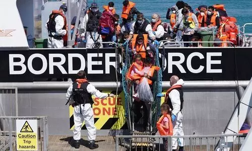ഇംഗ്ലീഷ്​ ചാനൽ മുറിച്ചുകടന്ന്​ അഭയാർഥി പ്രവാഹം; ഒറ്റദിനം യു.കെയിലെത്തിയത്​ 800 പേർ