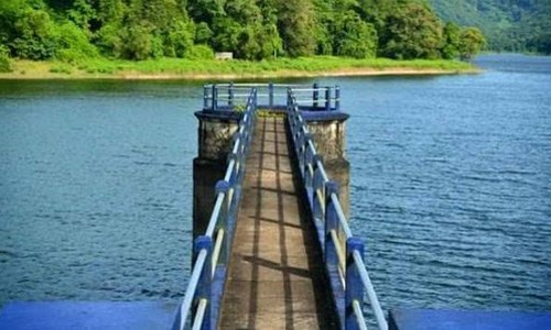 വി​നോ​ദ​സ​ഞ്ചാ​ര കേ​ന്ദ്ര​ങ്ങ​ളി​ൽ തി​ര​ക്കേ​റു​ന്നു