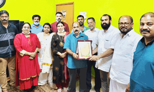 കു​വൈ​ത്ത്​ കേ​ര​ള പ്ര​വാ​സി അ​സോ​സി​യേ​ഷ​ൻ യാ​ത്ര​യ​യ​പ്പ് ന​ൽ​കി