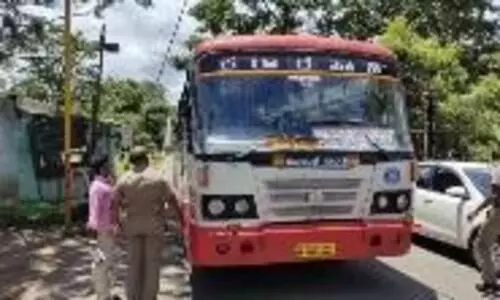 കർണാടക അതിർത്തിയിൽ ബസുകൾ തടഞ്ഞു