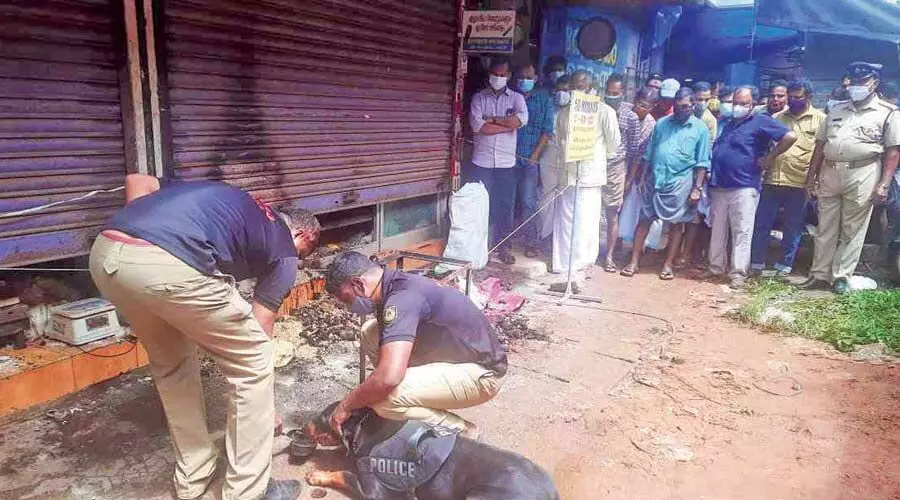 പലചരക്കുകടക്ക് തീപിടിച്ചു; ആസൂത്രിതമെന്ന് സംശയം