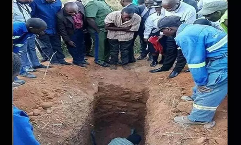 യേശുവിനെ പോലെ ഉയർത്തെഴുന്നേൽക്കുമെന്ന് അവകാശവാദം; ജീവനോടെ കുഴിച്ചുമൂടിയ പാസ്റ്റർക്ക് ദാരുണാന്ത്യം യേശുവിനെ പോലെ ഉയർത്തെഴുന്നേൽക്കുമെന്ന് അവകാശവാദം; ജീവനോടെ കുഴിച്ചുമൂടിയ പാസ്റ്റർക്ക് ദാരുണാന്ത്യം