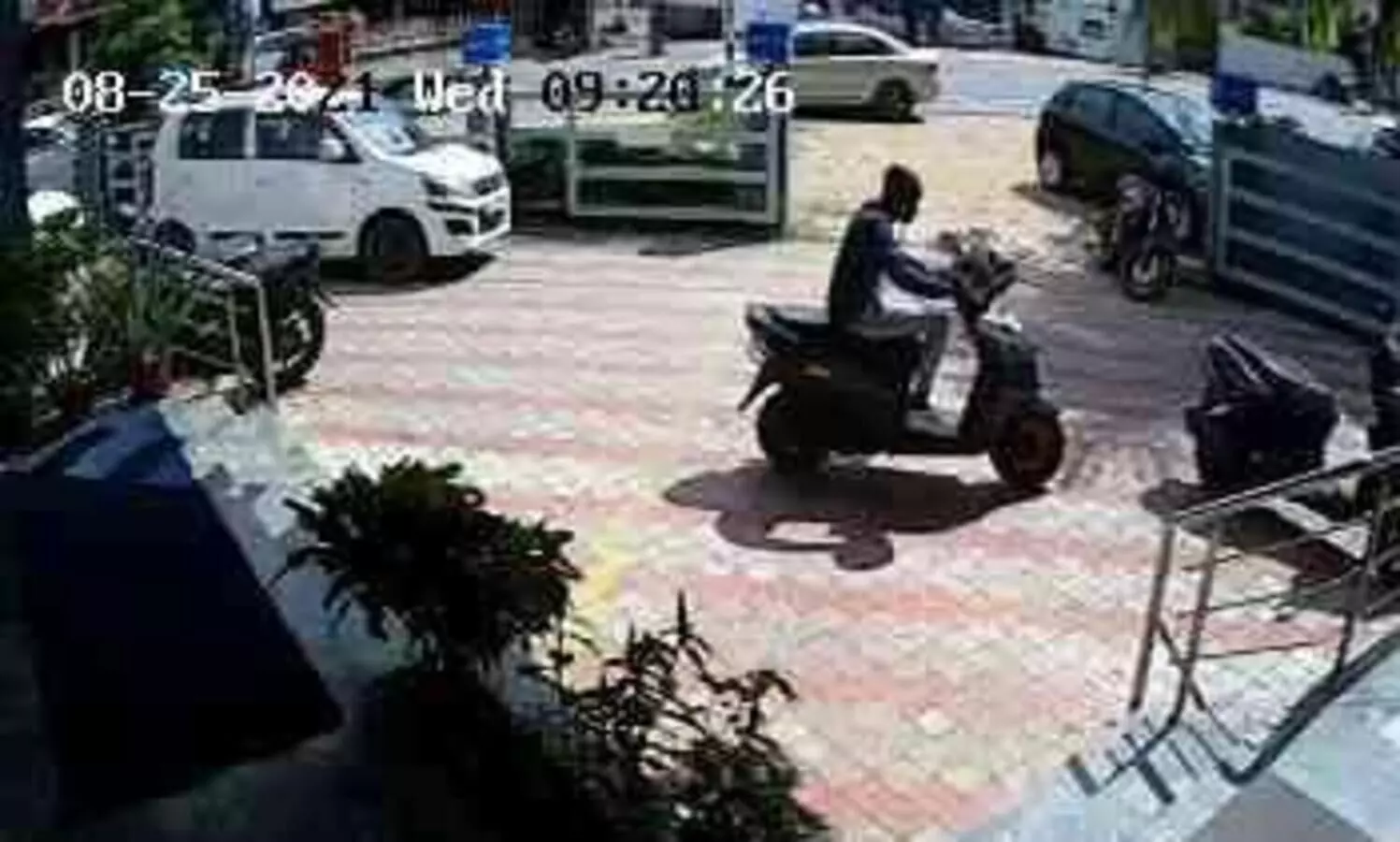 താക്കോൽ മറന്നുവെച്ചു; പട്ടാപ്പകൽ സ്​കൂട്ടറുമായി കടന്നു