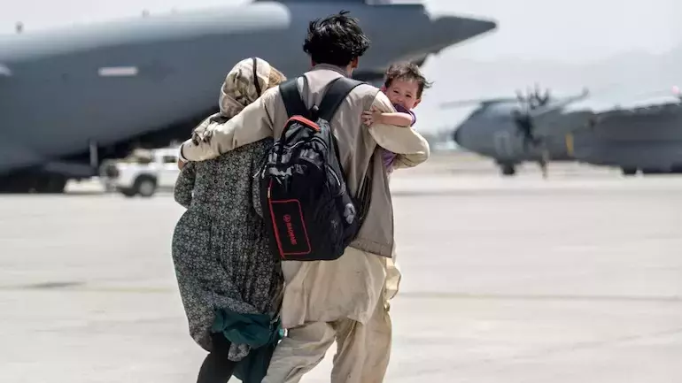 രക്ഷപ്പെടുന്നതിനിടെ പ്രസവിച്ച അഫ്​ഗാൻ യുവതി കുഞ്ഞിനിട്ട​ പേര്​​ റീച്ച്​; കാരണമിതാണ്​