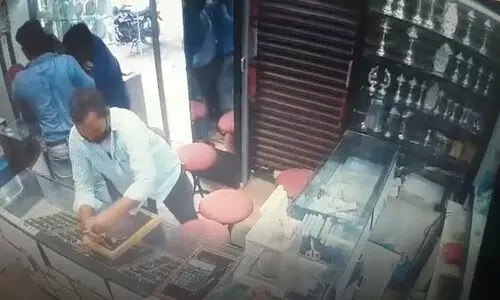 മൈസൂരുവിൽ ജ്വല്ലറിയിൽ മോഷണം; കവർച്ചക്കിടെ ഒരാളെ വെടിവെച്ചുകൊന്നു -വിഡിയോ