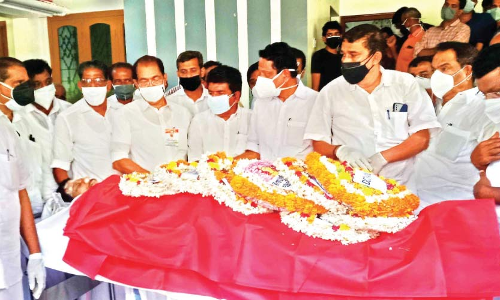 പ​ടി​യൂ​ർ ദാ​മോ​ദ​ര​ൻ മാ​സ്​​റ്റ​ർ​ക്ക് നാ​ട് യാ​ത്രാ​മൊ​ഴി ന​ൽ​കി