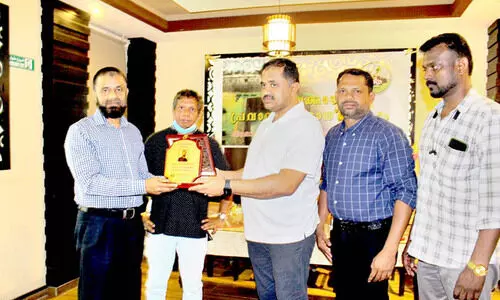 യൂ​സ​ഫ് തോ​ട്ട​ശ്ശേ​രി​ക്ക് യാ​ത്ര​യ​യ​പ്പ്