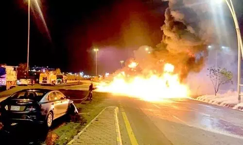 മക്ക-ജിദ്ദ റോഡിൽ ഇന്ധന ടാങ്കർ ലോറിക്ക്​ തീപിടിച്ചു