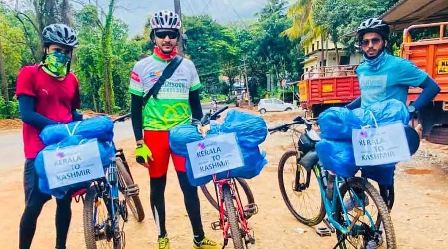 സൈക്കിളിലേറി ലഡാക്കിലേക്ക് മൂവർ സംഘം