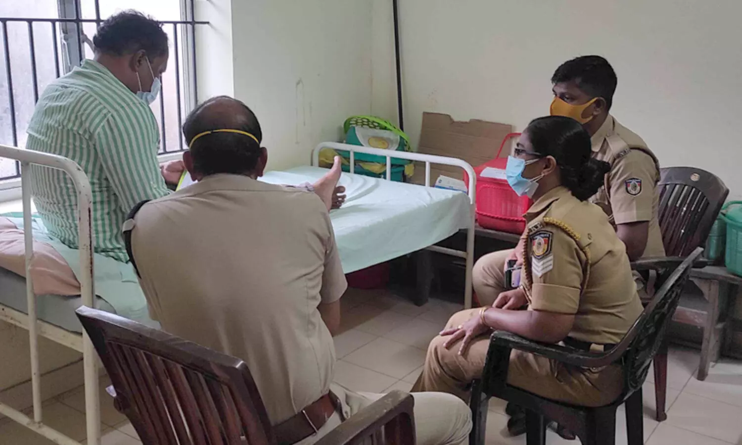 കൊണ്ടോട്ടിയിൽ വാക്‌സിനെടുക്കാൻ എത്തിയയാൾ ആരോഗ്യപ്രവർത്തകരെ മർദിച്ചു