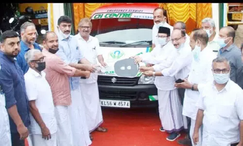 കൊ​യി​ലാ​ണ്ടി സി.​എ​ച്ച് സെൻറ​റി​ന് എ​മ​ർ​ജ​ൻ​സി സ​ർ​വി​സ് വാ​ഹ​നം കൈ​മാ​റി