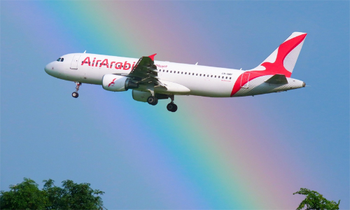 യു.എ.ഇയിലേക്ക്​ വിസിറ്റ്​ വിസക്കാർക്ക്​ അനുമതി: തീരുമാനം താൽക്കാലികമായി മരവിപ്പിച്ചു