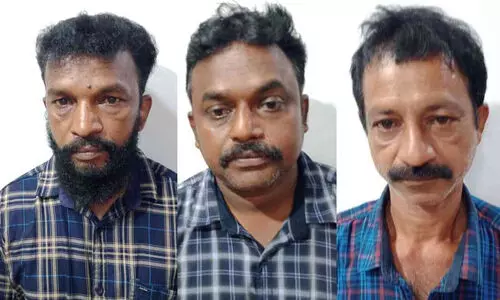 വഴിയിൽ യുവതിയെ അപമാനിച്ച മൂന്നു പേർ പിടിയിൽ