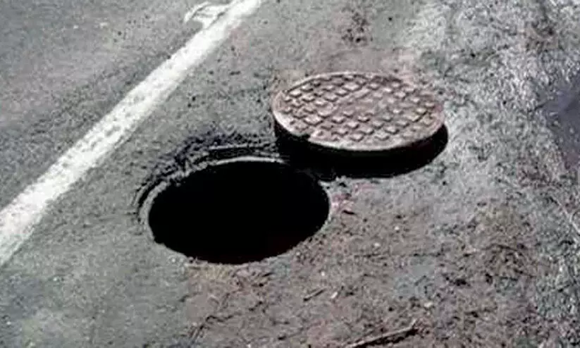 മാ​ൻ​ഹോ​ളി​ൽ തൊ​ഴി​ലാ​ളി​യു​ടെ മ​ര​ണം: അ​ന്വേ​ഷ​ണം ആ​വ​ശ്യ​പ്പെ​ട്ട്​ സ്വ​ത​ന്ത്ര തൊ​ഴി​ലാ​ളി യൂ​നി​യ​ൻ