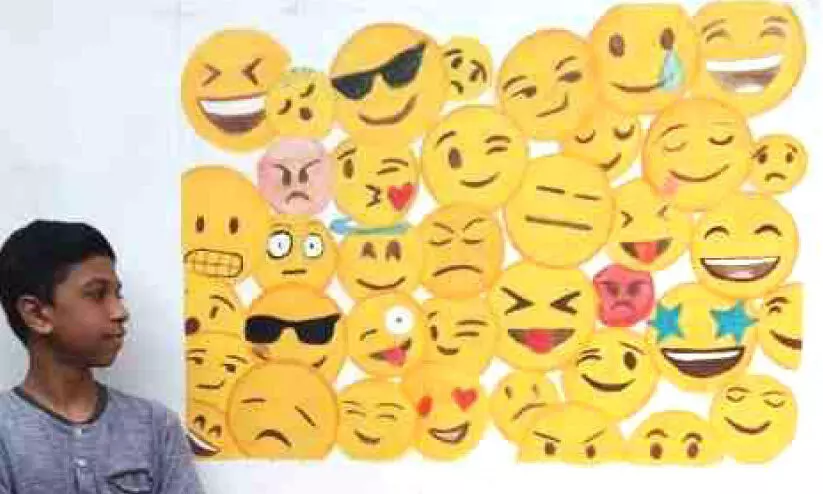 കുറഞ്ഞ സ്ഥലത്ത് കൂടുതൽ ഇമോജികൾ വരച്ച് താരമായി സുഹൈൽ കുറഞ്ഞ സ്ഥലത്ത് കൂടുതൽ ഇമോജികൾ വരച്ച് താരമായി സുഹൈൽ