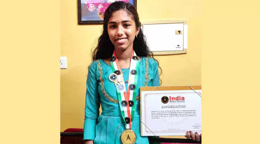 118 മൂലകങ്ങളുടെ പേര് 36 സെക്കൻഡിൽ; പത്താം ക്ലാസുകാരിക്ക് ഇന്ത്യൻ റെക്കോഡ്