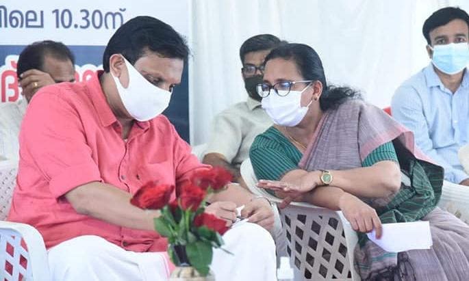 ടൂറിസം മന്ത്രി അഭിമാനം; മുഹമ്മദ് റിയാസിനെ പുകഴ്ത്തി കെ.കെ. രമ ടൂറിസം മന്ത്രി അഭിമാനം; മുഹമ്മദ് റിയാസിനെ പുകഴ്ത്തി കെ.കെ. രമ